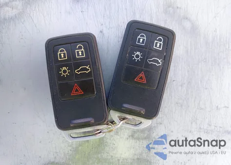 2016 Volvo Xc60 T5 Drive-E z USA, uszkodzony, nr VIN YV440MDJ5G2861360